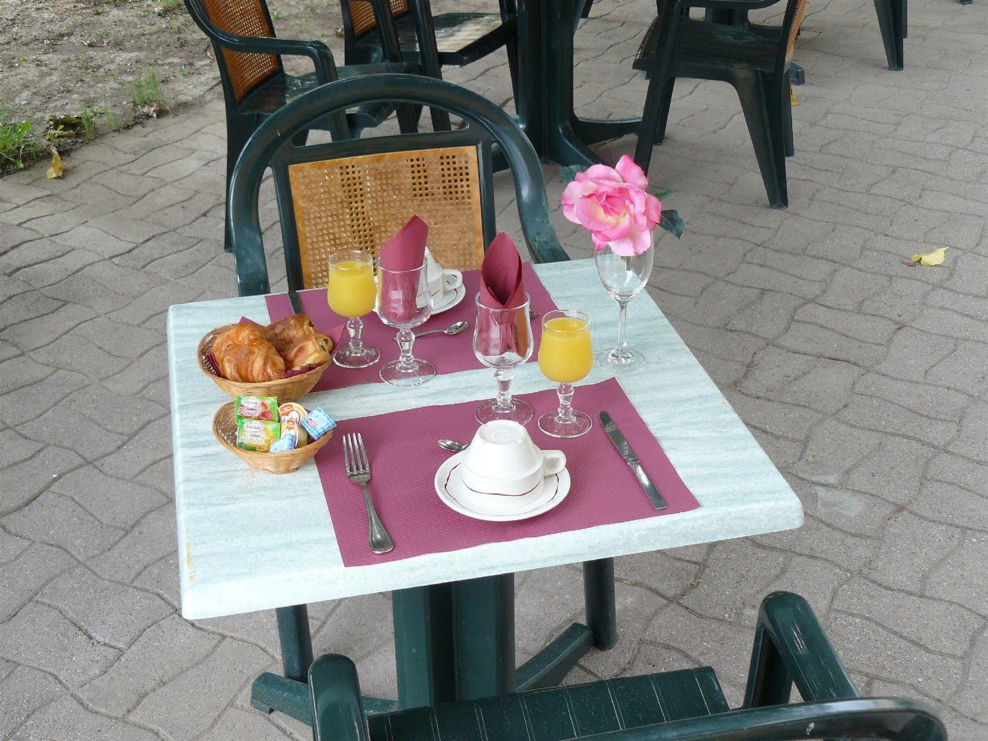 Hotel Logis Acotel 3*